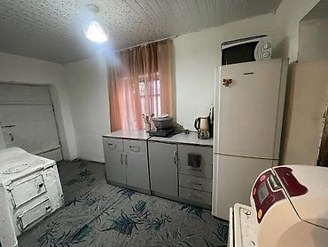 Продажа коттеджей и домов: Дом Кемин, ул. Берикбаева 167 Участок 10 соток, асфальт. 2 спальни — 2