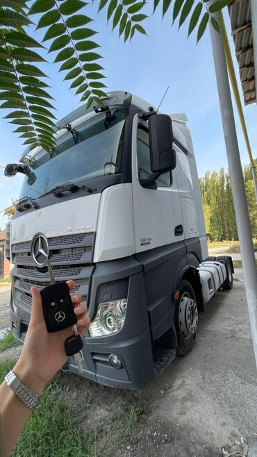 продажа ивеко дейли: Тягач, Mercedes-Benz, 2012 г., Без прицепа