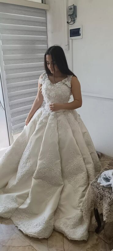 Toy paltarları: Gəlinik tecili satlır 200 azn yox❌100 azn arxası şilefdi maye — 8