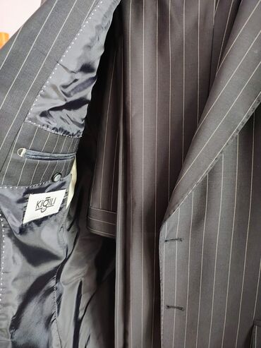 Kostyumlar: 4 eded kostyum ve 3 eded pencəklər hamsi brend mallardi sadəcə razmer — 5