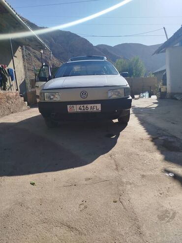 авто валдай: Volkswagen Passat: 1989 г., 1.8 л, Механика, Бензин, Универсал