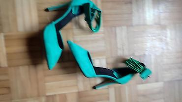 diline shoes: Štikle za žene u zelenoj boji sa špicastim vrhom i kaišem oko članka — 2