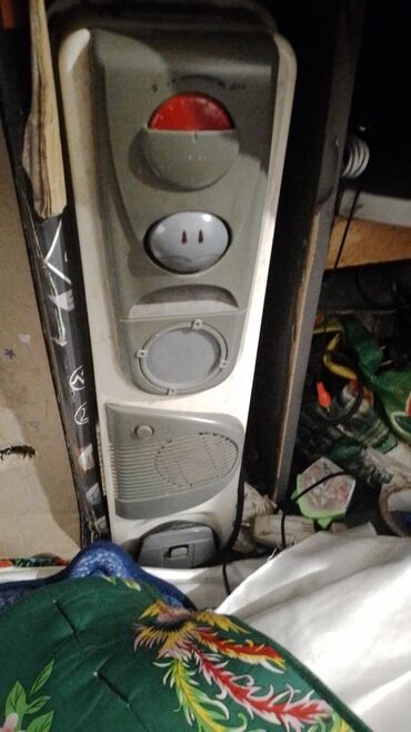 обогреватель помещения: Масляный радиатор-обогреватель напольный. Особенности: - Вертикальный