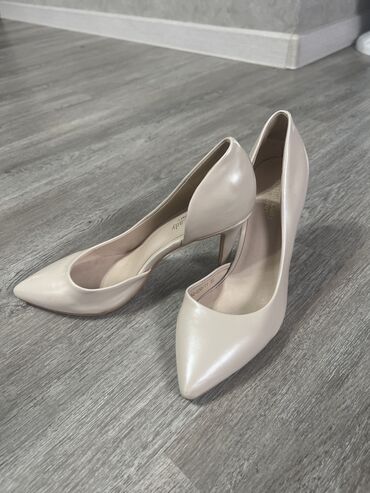 обувь женская большие размеры: Туфли 35, цвет - Бежевый
