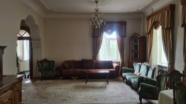 Digər kommersiya daşınmaz əmlakı: Badamdar da Hərbi qospitalın yanında 6 sotun içində olan 2 mərtəbli 5 — 2