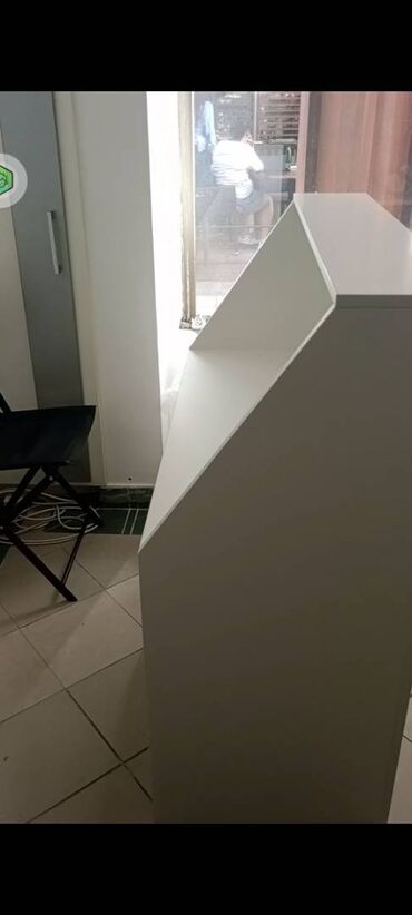 Ostali nameštaj: Pult 7 Materijal i Dekor: Izrađuje se od univera debljine 18mm u — 10
