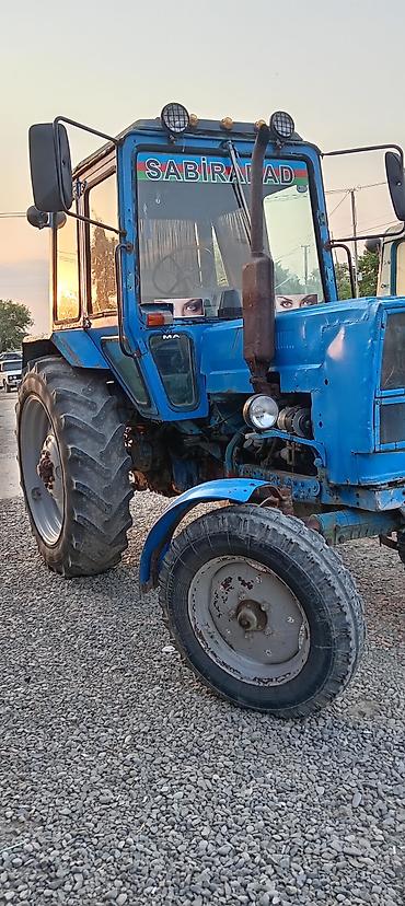 mtz turbo: Belarus MTZ seriyalı mavi traktor - Kabinli, geniş görünüşlü güzgülər — 1