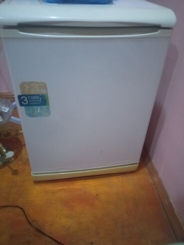 Çəngəllər: İşlənmiş Mini Indesit Soyuducu Satılır, rəng - Ağ