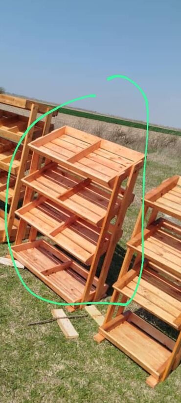 Строительный кирпич: Стелажы для овощей из дерева — 10