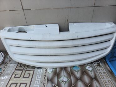 Oblisovkalar, barmaqlıqlar: Ön radiator üçün nəzərdə tutulmuş, avtomobilin ön hissəsini tamamlayan