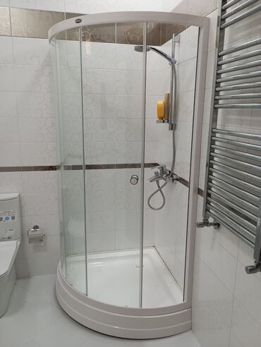 Duş kabinaları, arakəsmələr: İşlənmiş Üstü açıq kabina, Künc üçün, Ünvandan götürmə