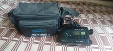 Видеокамеры: Видеокамера Panasonic A3 VHS со встроенным автофокусом AF и функциями