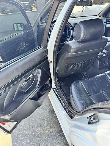 BMW: BMW 5 Series E39 sedan – ağ rəngdə. - Eksteryer: M paket üslublu — 12
