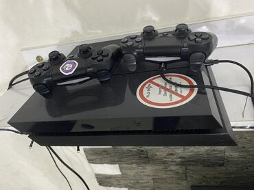 Digər oyun və konsollar: PS4 500 gb m,icinde 10 oyun var playroomdan 550 manata alinib + 2