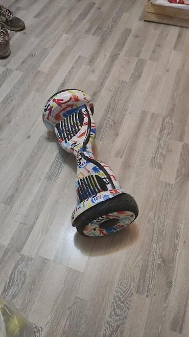 Электротранспорт: Çoxrəngli qrafiti dizaynına malik bu hoverboard balanslı sürmə — 2
