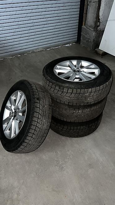 Комплект из 4 колес Toyota на легкосплавных дисках с зимними шинами at lalafo.kg Комплект из 4 колес Toyota на легкосплавных дисках с зимними шинами
