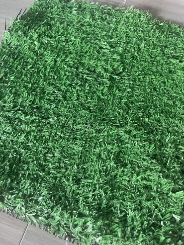 Süni güllər: Müxtəlif rənglərdə təqdim olunan bu süni ot xalçası, yaşayış — 11