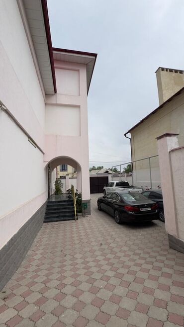 Долгосрочная аренда домов: 670 м², 8 комнат — 3