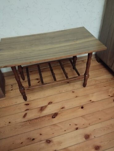 taxta pollar: Jurnal masası, Taxta, Dördbucaq masa