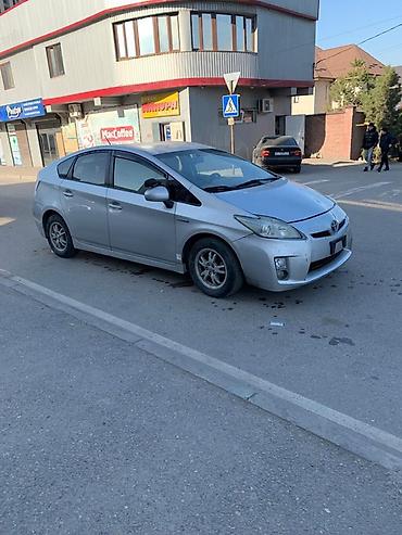 Toyota: Toyota Prius: 2011 г., 1.8 л, Вариатор, Гибрид, Хэтчбэк — 10