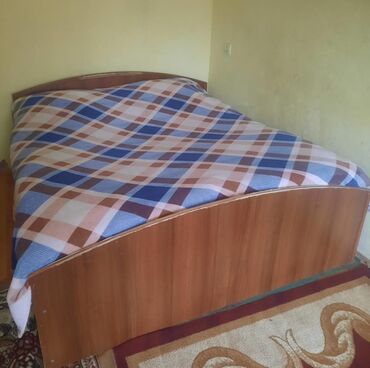 tek taxt: Двуспальная кровать, Без подьемного механизма, С матрасом, Без выдвижных ящиков