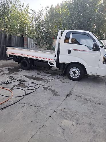 мини борт: Kia Bongo III, бортовой малотоннажный грузовик - Компоновка: кабина — 3