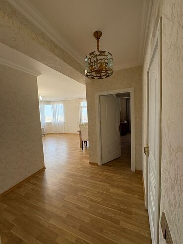 Uzunmüddətli kirayə mənzillər: Evde 2 qiz yasayir. 2 qiz axtarilir. Telebe ve yaxud isleyen xanimda — 4