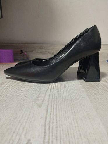 обувь женская классика: Туфли Размер: 39, цвет - Черный