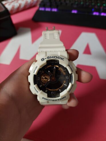 muški ručni sat: Prodajem jako lep G Shock sat u beloj boji. Koriscen jako malo u