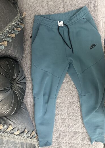 Спортивные костюмы: Мужской спортивный костюм, S (EU 36), Nike, Новый, цвет - Зеленый, Самовывоз, Платная доставка