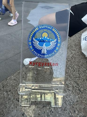 Сувенирная прозрачная подставка-держатель с символикой Кыргызстана