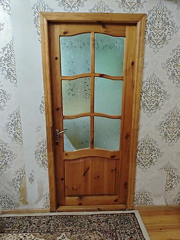 kapi: Şüşəli taxta otaq qapısı - Material: təbii ağac (şam ağacı teksturası — 2