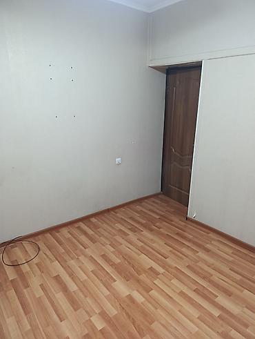 вагон донголок: 3 комнаты, 63 м², 105 серия, 1 этаж, Старый ремонт — 2