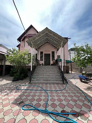 Продажа коттеджей и домов: 🏡 Продаётся: 2-этажный особняк с подвалом — 400 м² 📍 Локация: Бишкек — 1