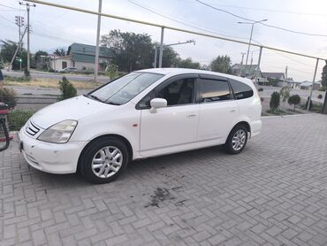 купить шины бу в бишкеке: Белый минивэн Honda Stream, предназначенный для комфортных семейных