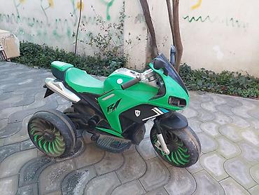 yamaha r3: Uşaq üçün elektrikli üçtəkərli motosiklet (yaşıl-qara) - Model: idman — 2