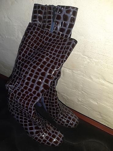 Продаются, состояние отличное кожа, 38 размер