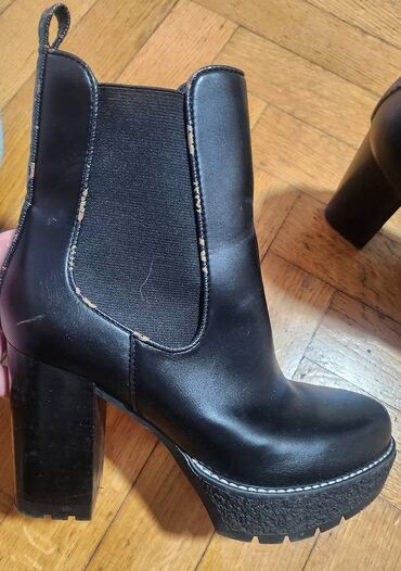 grubin usce: Čizme, Guess, 38