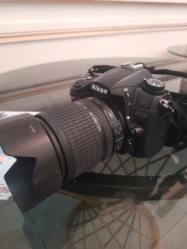 Tavalar: Nikon D7000 DSLR fotoaparat dəsti - Korpus: Nikon D7000 (DX format)