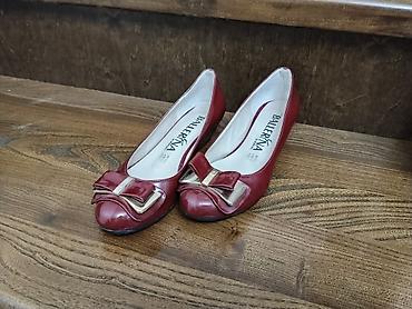 Другая женская обувь: Женская обувь — 3 пары 1) Лоферы лаковые черные - Классическая модель — 3