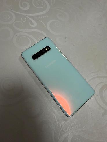 Samsung Galaxy S10 (Prism White) - Экран 6.1" Dynamic AMOLED