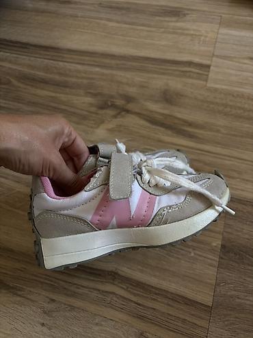 kožne helanke: Dečije patike New Balance, veličina 28. - Model sa kombinacijom — 2