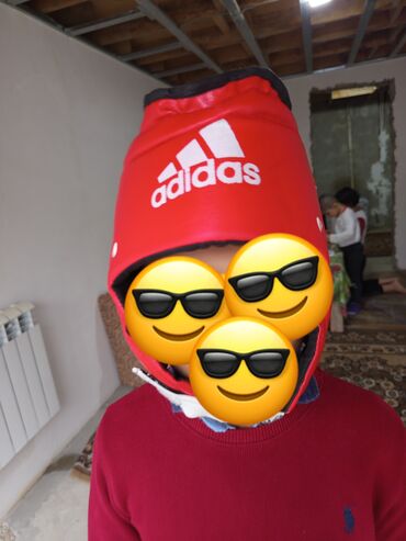 array informatika test bankı pdf: Adidas markasının qırmızı rəngli idman başlığı