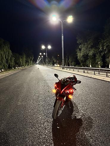 мотоциклы 200 куб: Спортивный мотоцикл Yamaha YZF-R1 (поколение YZFR1) в красном цвете — 1