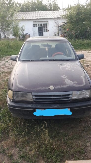 жип машина: Opel Vectra: 1992 г., 1.8 л, Механика, Бензин, Седан