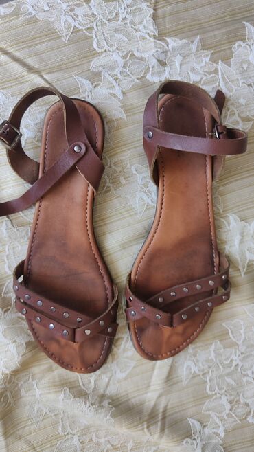 кожаные сандалии: Босоножки кожаные Турция состояние отличное - 38 размер, район БГУ