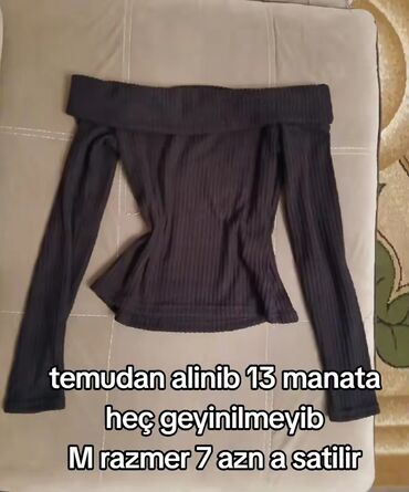 Köynək və bluzalar: Qadın geyimləri paketi 1) Qırmızı off-shoulder crop bluz - Uzunqol — 5