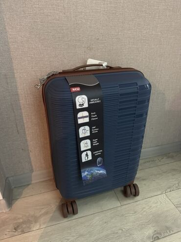 ремонт чемоданов рядом со мной: Чемодан на 4 сдвоенных колёсах (вращение 360°), компактный формат