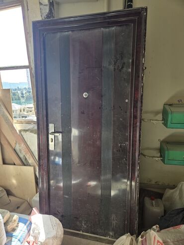 Фурнитура и комплектующие: Для квартиры Б/у Входная дверь С глазком, Без гарантии, Самовывоз