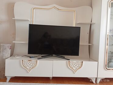 Другая мебель: Tv altlıqı satılır qiymətdə razılasmaq olar.əlaqə vpdanda olar